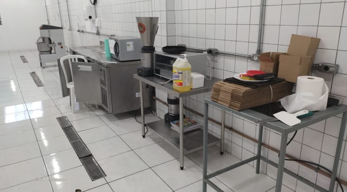 Vendo-Ponto-Cozinha-Industrial-Regiao-de-Santo-Amaro-SP N006