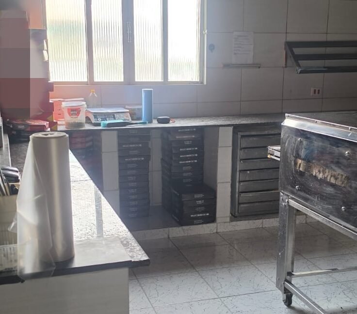 Pizzaria na Zona Leste Operação de salão e Delivery 008